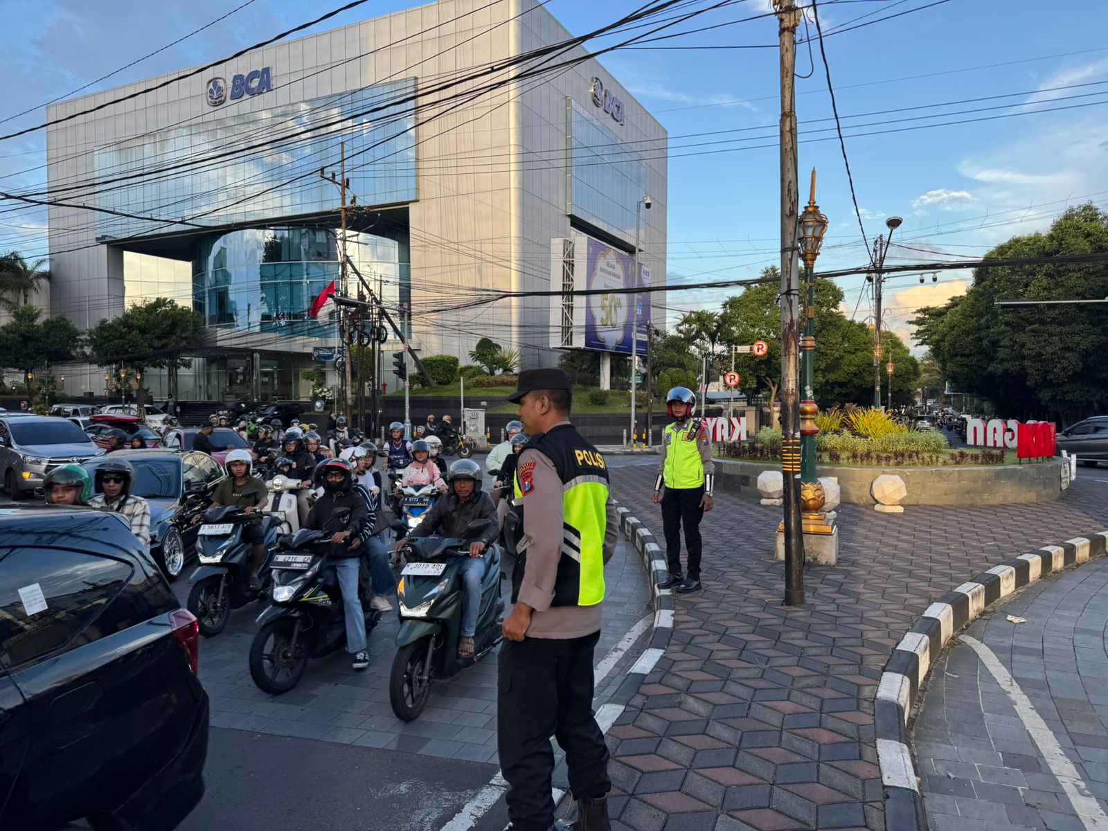 Polresta Malang Kota menyiagakan ratusan personel untuk layanan pengamanan rangkaian ibadah Jumat Agung hingga Hari Kebangkitan Yesus Kristus