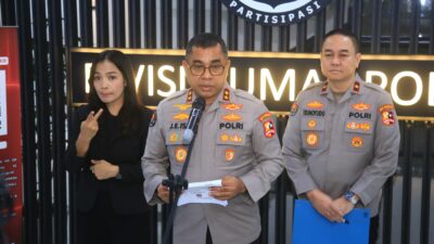 Kepala Divisi Humas Polri, Johnny Eddizon Isir