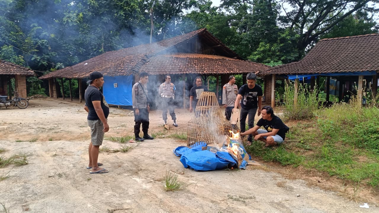 Satreskrim Polres Ponorogo, Polda Jatim.  Kali ini Tiga lokasi yang diduga menjadi arena perjudian sabung ayam dan dadu