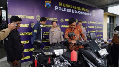 Kapolres Bojonegoro AKBP Afrian Satya Permadi didampingi Kasat Reskrim AKP Cipto Dwi Leksana dan Kasi Humas AKP Karyoto