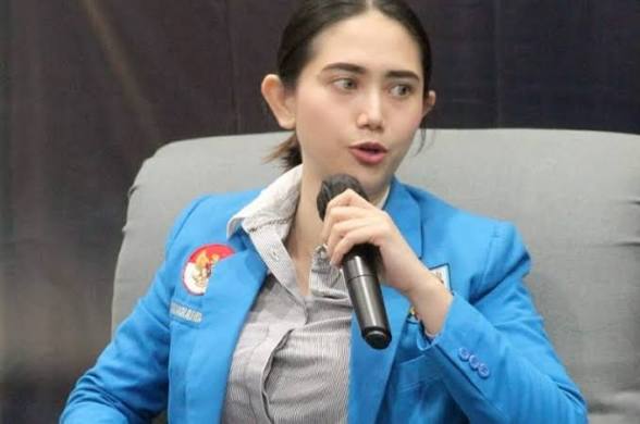 Ketua Umum Dewan Pengurus Pusat Komite Nasional Pemuda Indonesia, Putri Khairunnisa