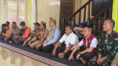 Mewakili Bupati Aceh Tamiang Plt. Sekretaris Daerah Kabupaten Aceh Tamiang Drs. Syuibun Anwar menyambut kunjungan kerja Anggota DPR RI Komisi VIII M. Husni beserta rombongan
