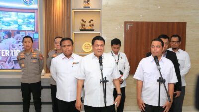 Wakabaintelkam Polri Irjen Pol. Nanang Rudi Supriatna, Dirtipidter Bareskrim Polri Brigjen Pol. Moh. Irhamni, serta Dirjen Pengendalian Penyelenggaraan Haji dan Umrah, Harun Al-Rasyid.