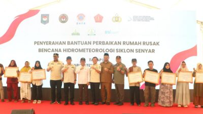 Menteri Koordinator bidang Pembangunan Manusia dan Kebudayaan Prof. Dr. Pratikno didampingi Menteri Dalam Negeri RI Muhammad Tito Karnavian Wakil Gubernur Aceh Fadhlullah dan Bupati Aceh Tamiang Irjen Pol. Drs. Armia Pahmi MH