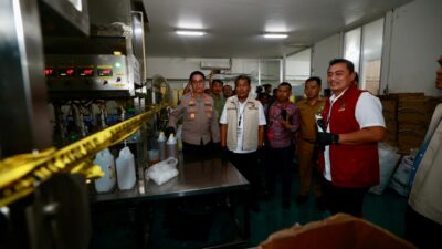 Ditreskrimsus Polda Jawa Timur kembali mengembangkan kasus produksi minyak goreng sawit merk MinyaKita yang tidak sesuai takaran. 