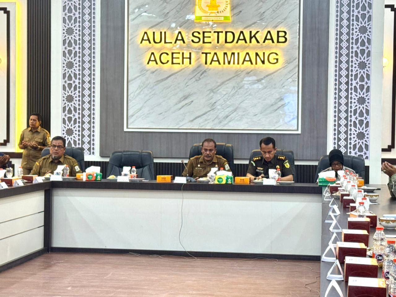 . Sekretaris Daerah Kabupaten Aceh Tamiang Drs. Syuibun Anwar