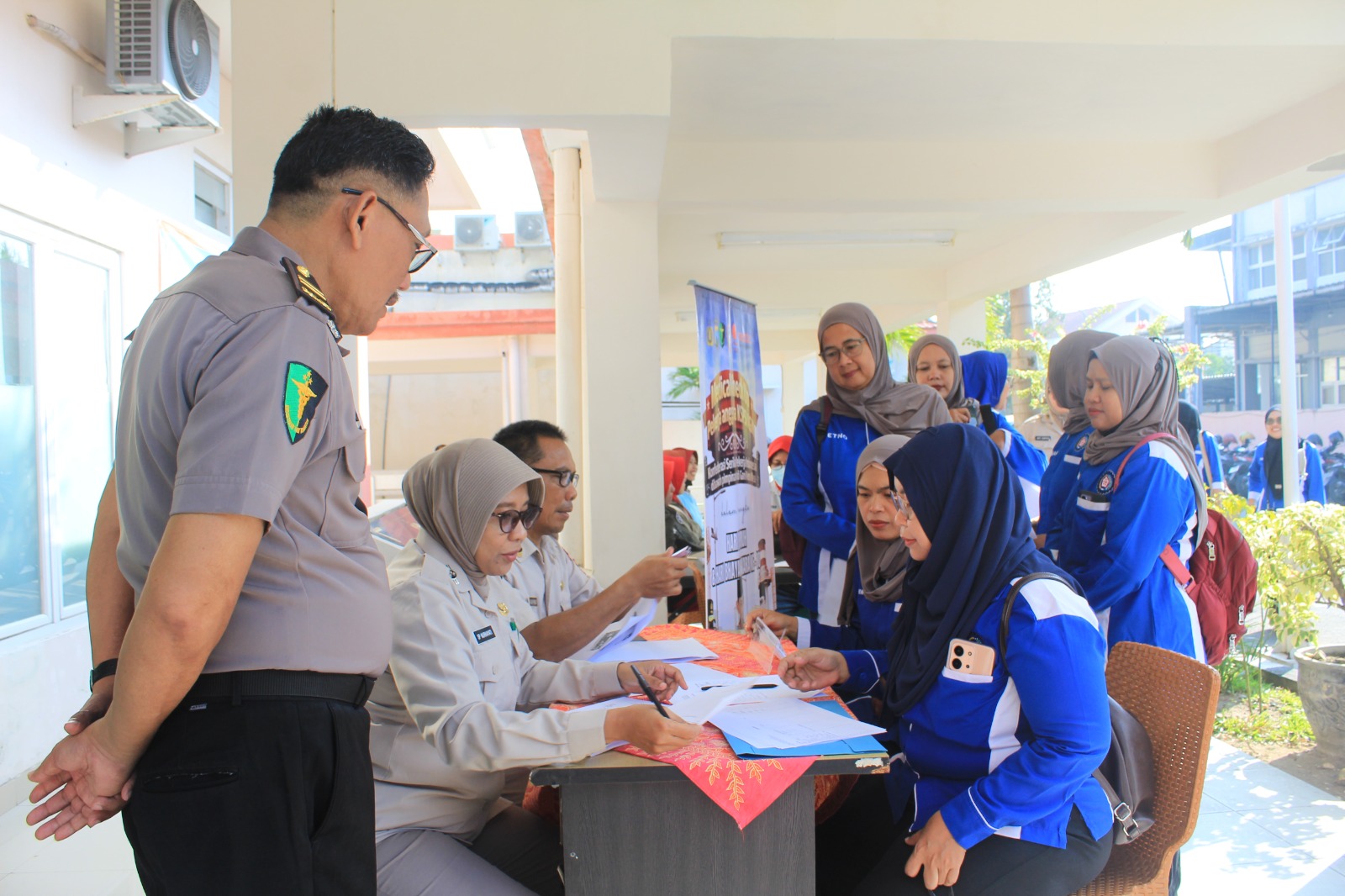 Polres Bojonegoro bekerja sama dengan RS Bhayangkara Wahyu Tutuko menggelar layanan pemeriksaan kesehatan (medical check up) gratis