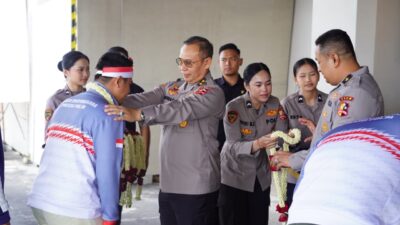 As SDM Kapolri Irjen Pol Anwar, didampingi Brigjen Pol Langgeng Purnomo selaku Ketua Persatuan Taekwondo Garuda Bhayangkara Presisi