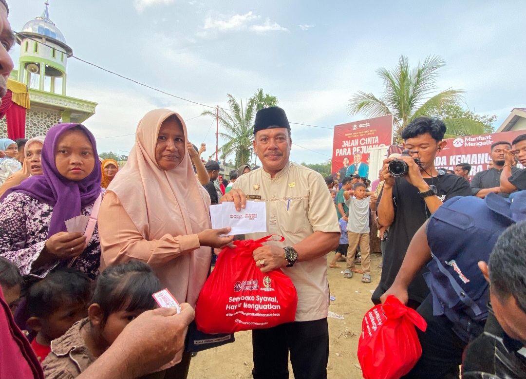 Plt. Sekretaris Daerah Drs. Syuibun Anwar didampingi Asisten Muslizar