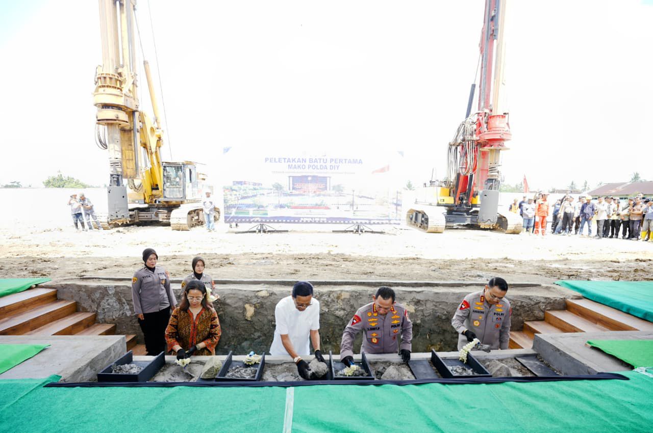 Kapolri Jenderal Listyo Sigit Prabowo menghadiri peletakan batu pertama Mapolda Daerah Istimewa Yogyakarta (DIY).