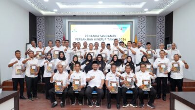 Bupati Aceh Tamiang, Irjen Pol. (Purn) Drs. Armia Pahmi MH memimpin penandatanganan Perjanjian Kinerja (PK) dengan para Kepala Perangkat Daerah
