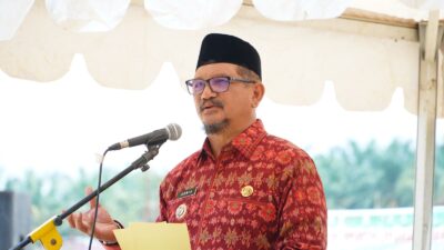 Bupati Aceh Tamiang, Irjen Pol. (Purn) Drs. Armia Pahmi MH secara resmi melakukan ground breaking (peletakan batu pertama) tanda dimulainya kembali pembangunan Masjid Agung