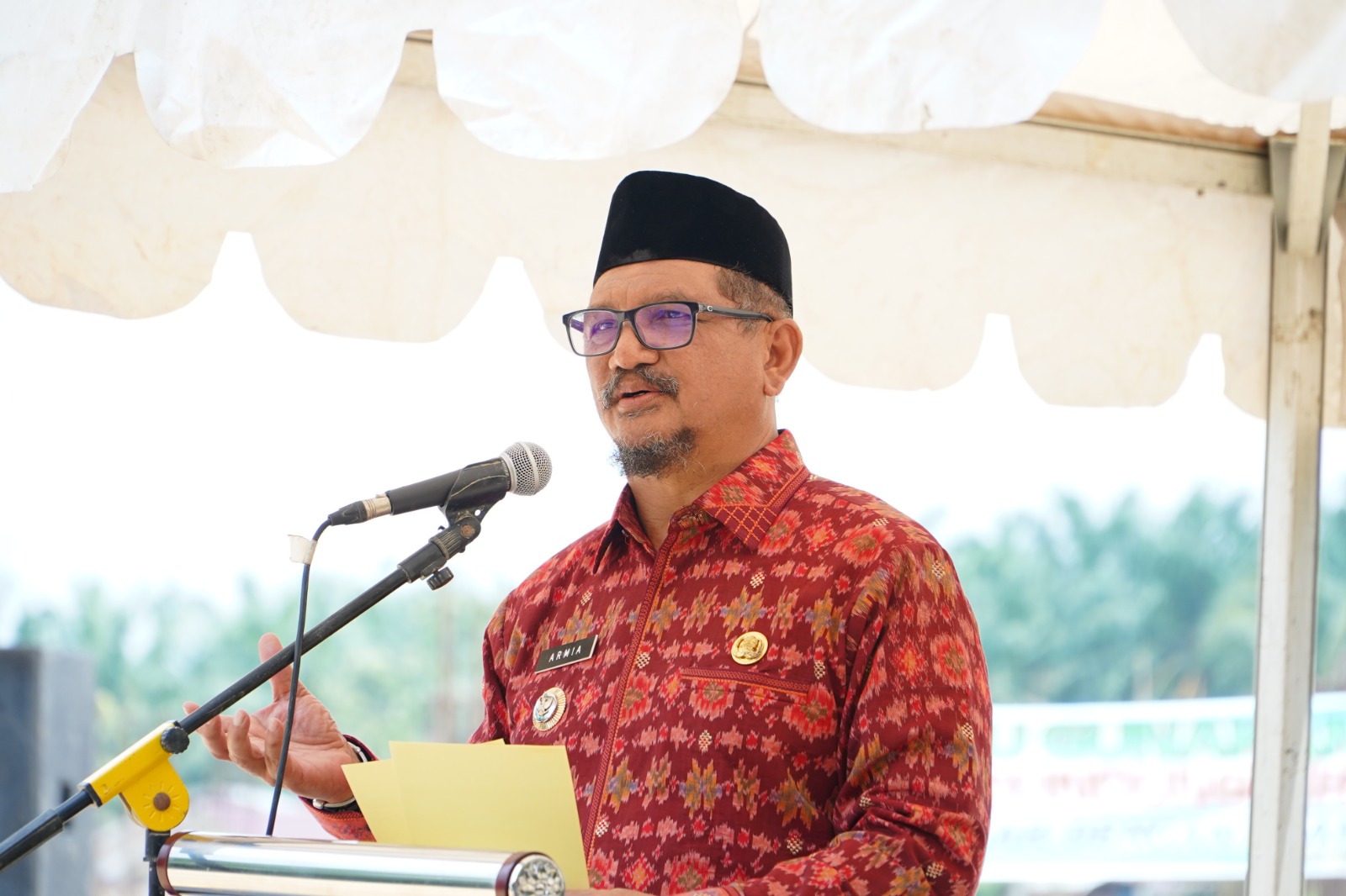 Bupati Aceh Tamiang, Irjen Pol. (Purn) Drs. Armia Pahmi MH secara resmi melakukan ground breaking (peletakan batu pertama) tanda dimulainya kembali pembangunan Masjid Agung