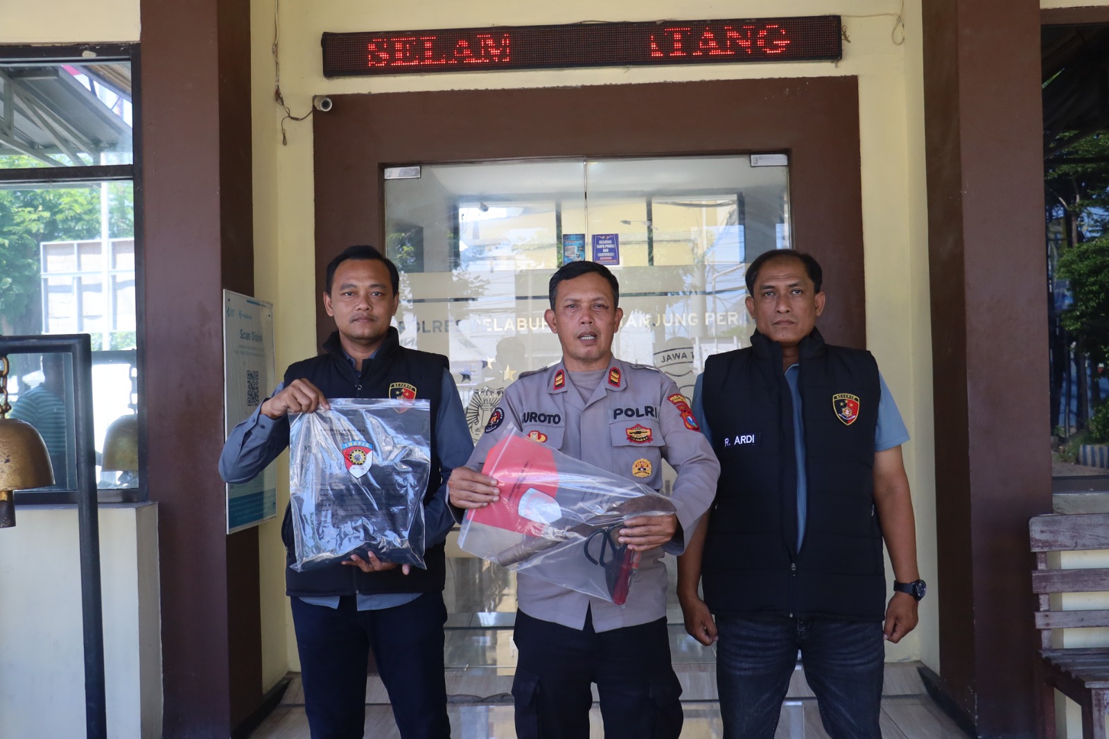 Kasi Humas Polres Pelabuhan Tanjung Perak Iptu Suroto
