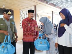 Bupati Aceh Tamiang Bersama Dirjen Adwil Kemendagri Tinjau Instalasi Air Bersih dan Serahkan Bantuan bagi Warga Terdampak Bencana