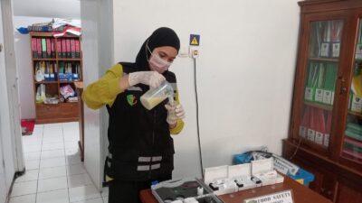 Sidokkes pemeriksaan dilakukan secara teliti dengan uji kimiawi terhadap makanan dan minuman yang akan disajikan.