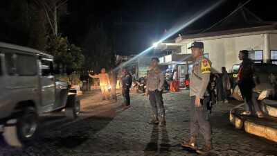 Polres Probolinggo menyiagakan puluhan personel di pintu masuk kawasan wisata Gunung Bromo. Pengamanan difokuskan di area loket Cemoro Lawang
