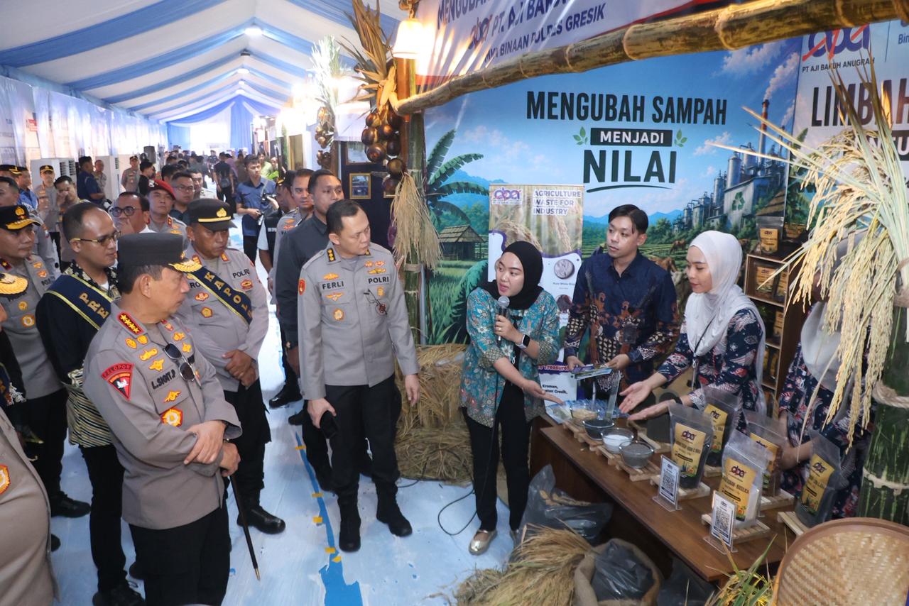 UMKM binaan Polres Gresik yang sukses mengolah sekam padi dan limbah organik menjadi produk ramah lingkungan berdaya saing internasional.