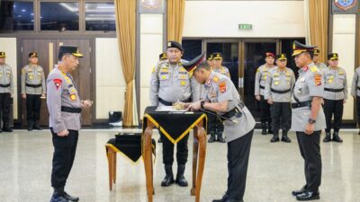 Kapolri Jenderal Polisi Listyo Sigit Prabowo memimpin langsung pelantikan dan serah terima jabatan (sertijab) sejumlah pejabat utama Mabes Polri serta beberapa Kapolda di Rupattama Mabes Polri