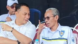 Walikota Surabay Eri Cahyadi bersama Ketua Ikatan Montor Surabaya (IMI) Kota Surabaya Samsurin