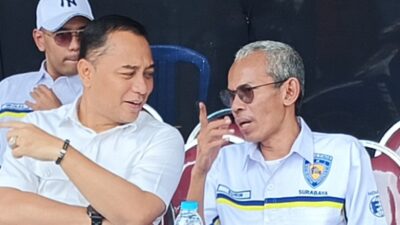 Walikota Surabay Eri Cahyadi bersama Ketua Ikatan Montor Surabaya (IMI) Kota Surabaya Samsurin