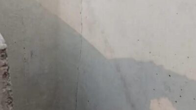 Keterangan Gambar : Material beton dalam kondisi retak dan pecah