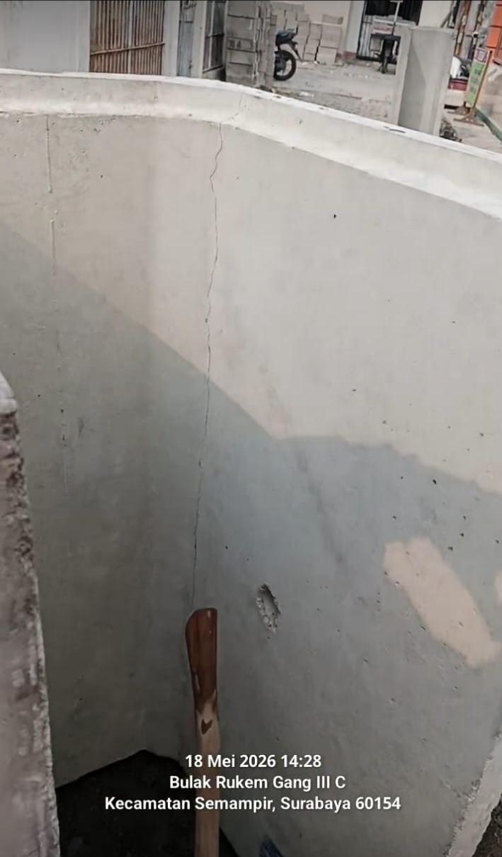 Keterangan Gambar : Material beton dalam kondisi retak dan pecah