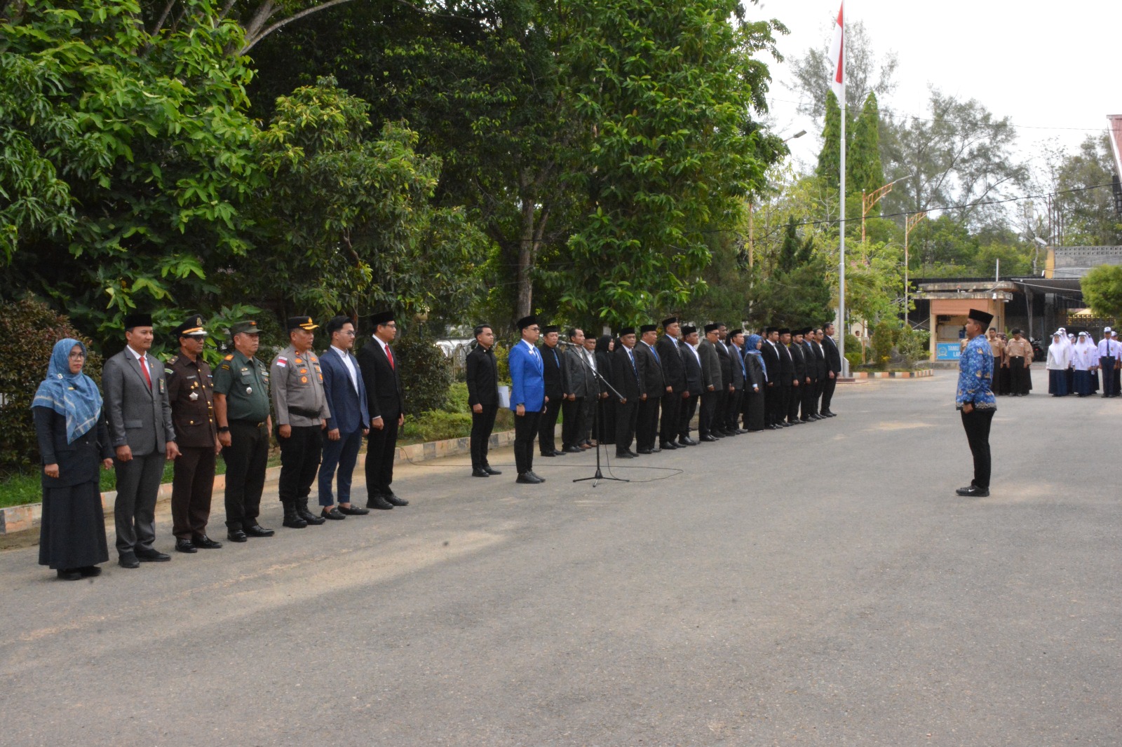 Upacara dipimpin langsung oleh Walikota Langsa, Jeffry Sentana S Putra SE sementara Miftahul Arifin S.Tr.IP bertindak sebagai Komandan Upacara