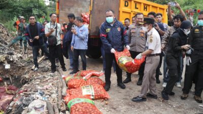 Pemusnahan dilakukan sebagai bentuk komitmen penegakan hukum terhadap praktik perdagangan ilegal yang merugikan negara dan membahayakan masyarakat.