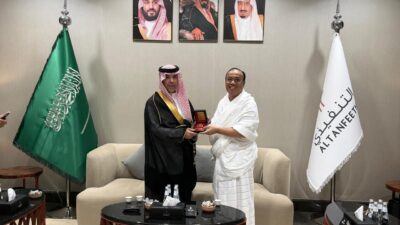Wakapolri Komjen Pol. Prof. Dr. Dedi Prasetyo, S.H., M.Hum., M.Si., M.M. bersama Wakil Direktur Intelijen PSS Arab Saudi, Mayjen Abdul Hamid, mewakili pimpinan PSS Arab Saudi