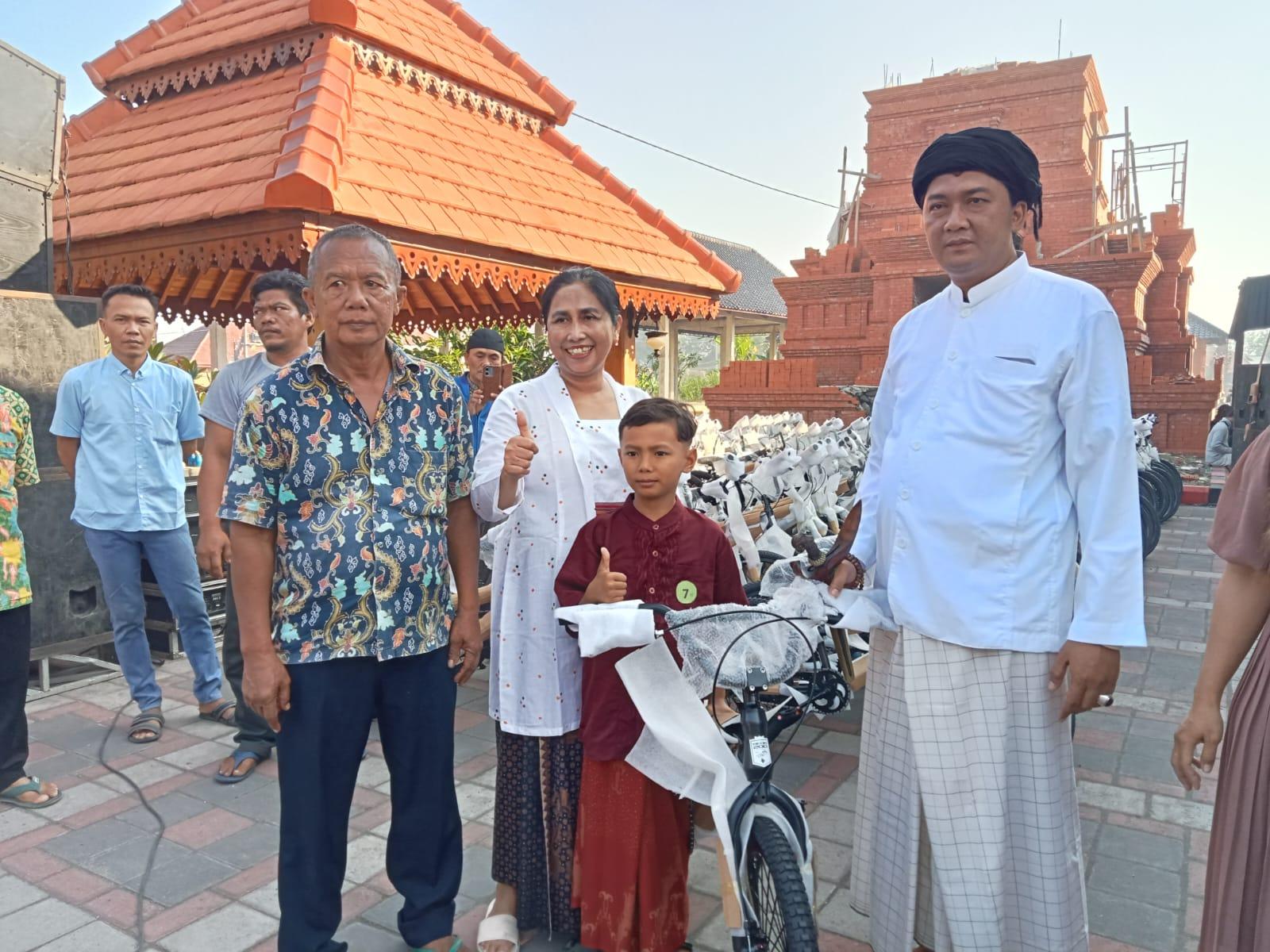*Kisah Dermawan Nyai Wali Ida Rofi: Khitan Massal 125 Anak Sidoarjo, Pulang Bawa Sepeda Baru!