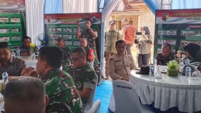 Sekda Kabupaten Bangkalan (memegang Microphone) Memberikan Sambutan Pada Penutupan TMMD 2026