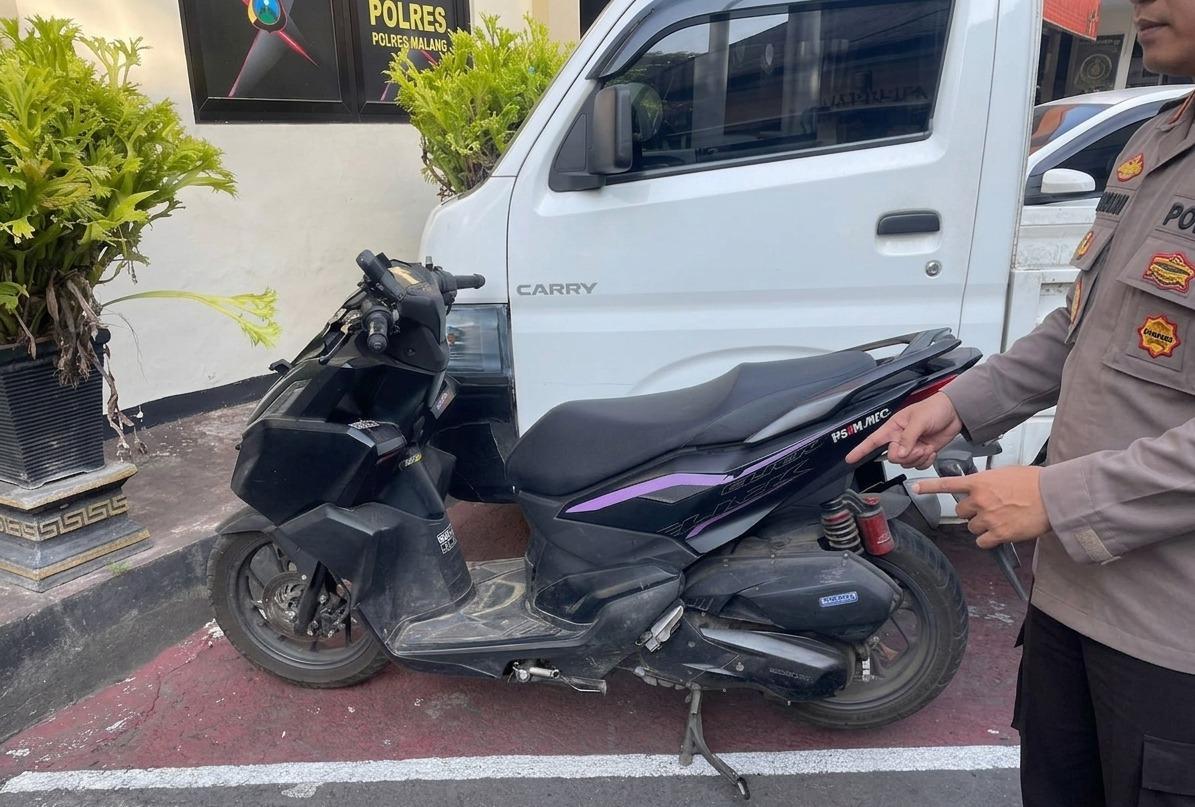 Gerak cepat URC Satreskrim Polres Malang membuahkan hasil.Dua tersangka pencurian sepeda motor berhasil dibekuk hanya beberapa jam
