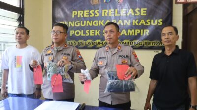 Kapolsek Semampir Kompol Herry Iswanto Bersama Kasi Humas Iptu Suroto