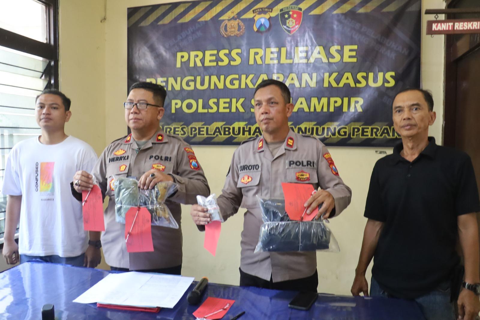 Kapolsek Semampir Kompol Herry Iswanto Bersama Kasi Humas Iptu Suroto