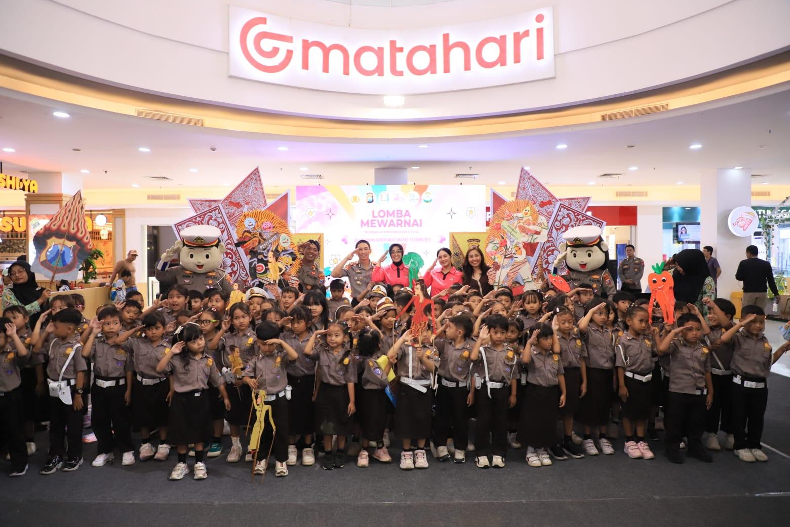 Dalam rangka memperingati Hari Kesatuan Gerak Bhayangkari (HKGB) ke-74 Tahun 2026, Polres Kediri Kota Polda Jatim menggelar kegiatan Waton Sae