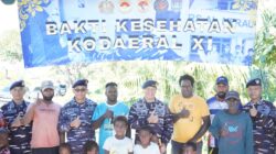 Komandan Komando Daerah Angkatan Laut XI (Dankodaeral XI) Laksda TNI Joko Andriyanto, S.T.,M.Tr.Hanla., M.A.P. meninjau langsung kegiatan Bakti Kesehatan