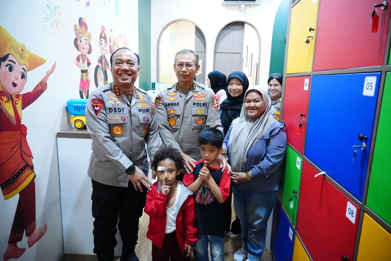 Wakapolri Komjen Pol. Prof. Dr. Dedi Prasetyo, S.H., M.Hum., M.Si., M.M., didampingi As SDM Kapolri Irjen Pol. Dr. Anwar, S.I.K., M.Si.,
