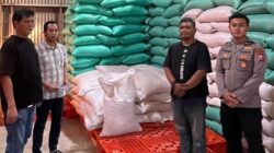 Polres Pelabuhan Tanjung Perak menyalurkan sedikitnya 1 ton jagung pipil kering hasil panen petani lokal ke Gudang Mini Lab Bulog