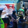 Polres Pelabuhan Tanjung Perak Salurkan Air Bersih untuk Warga di HUT Bhayangkara ke-80