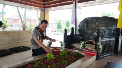 Jelang Hari Bhayangkara ke-80, Kapolri Jadikan Ziarah ke Makam Presiden RI Terdahulu Sebagai Momentum Refleksi Nilai Kebangsaan