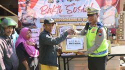 Peduli Sesama di HUT Bhayangkara ke-80, Polres Pelabuhan Tanjung Perak Bagi Sembako dan Bhakti Religi