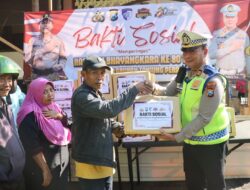 Peduli Sesama di HUT Bhayangkara ke-80, Polres Pelabuhan Tanjung Perak Bagi Sembako dan Bhakti Religi