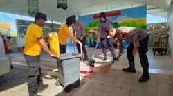 Sambut Hari Bhayangkara ke-80, Polres Malang Bersih-Bersih Vihara di Lawang