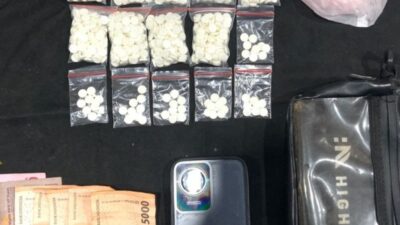 Polisi mengamankan Dua orang tersangka beserta 23.959 butir pil berlogo Y yang diduga siap edar.