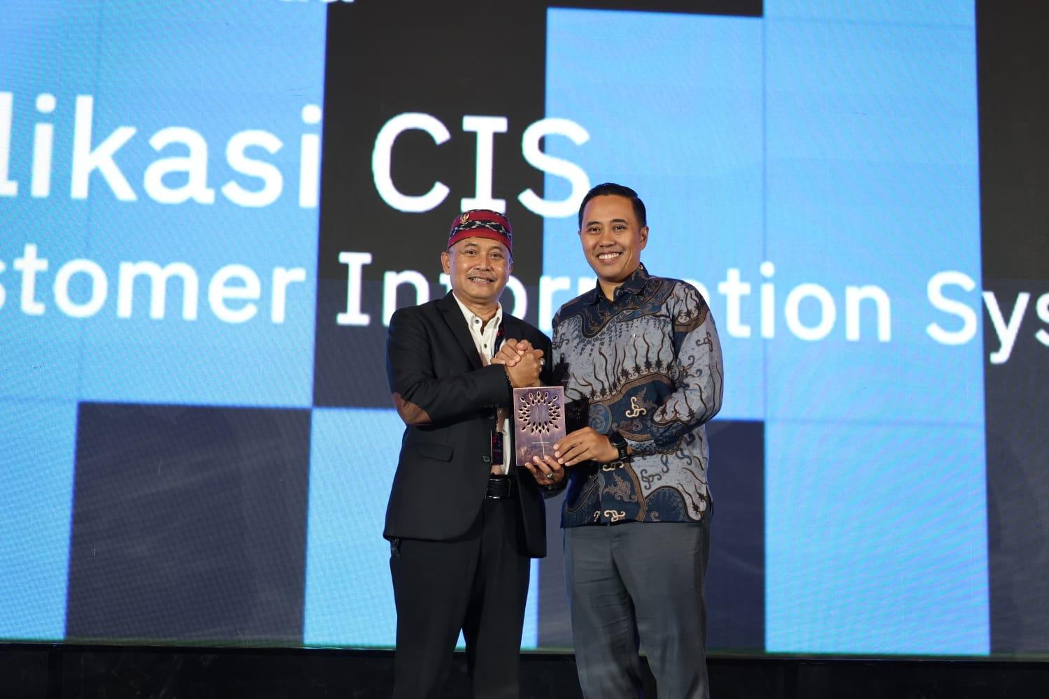 Andilun Gatu selaku Manajer Tata Usaha dan Humas PAM Surya Sembada.