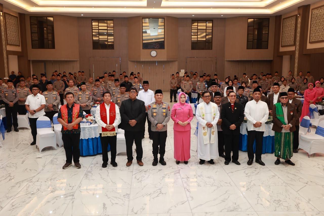Polda Jawa Timur menggelar doa bersama lintas agama dalam rangka memperingati Hari Bhayangkara ke-80 mengusung tema “Polri untuk Masyarakat”
