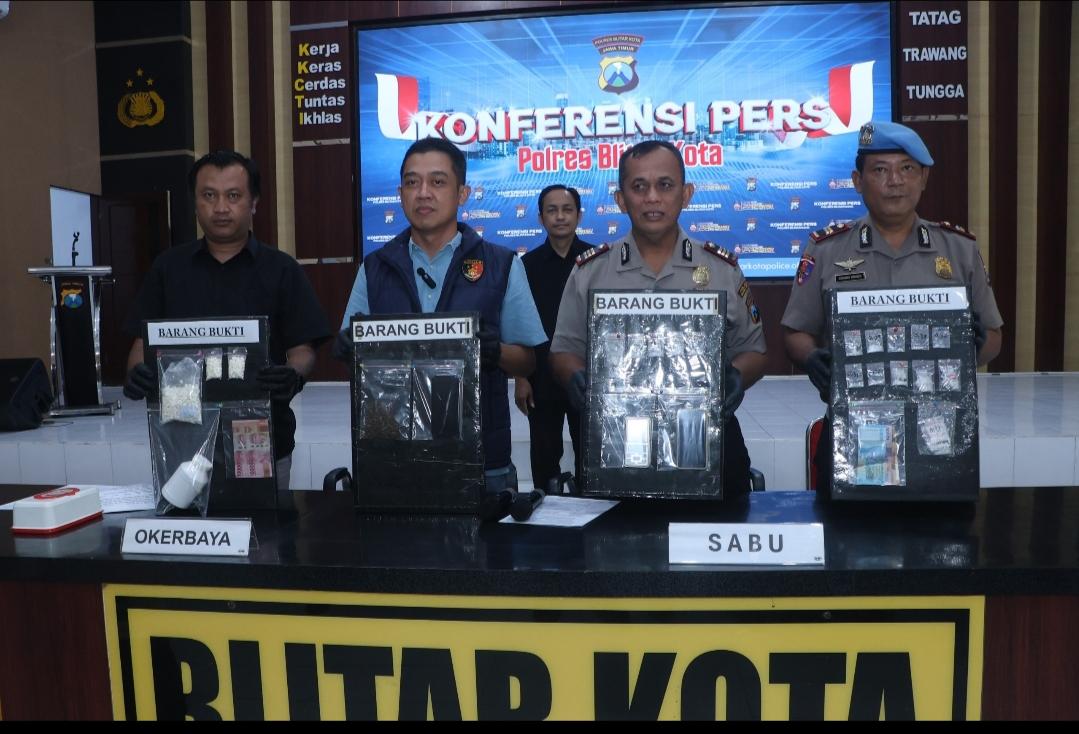 Kapolres Blitar Kota AKBP Kalfaris Triwijaya Lalo melalui Kasat Resnarkoba Iptu Bambang Dwi Wahyono
