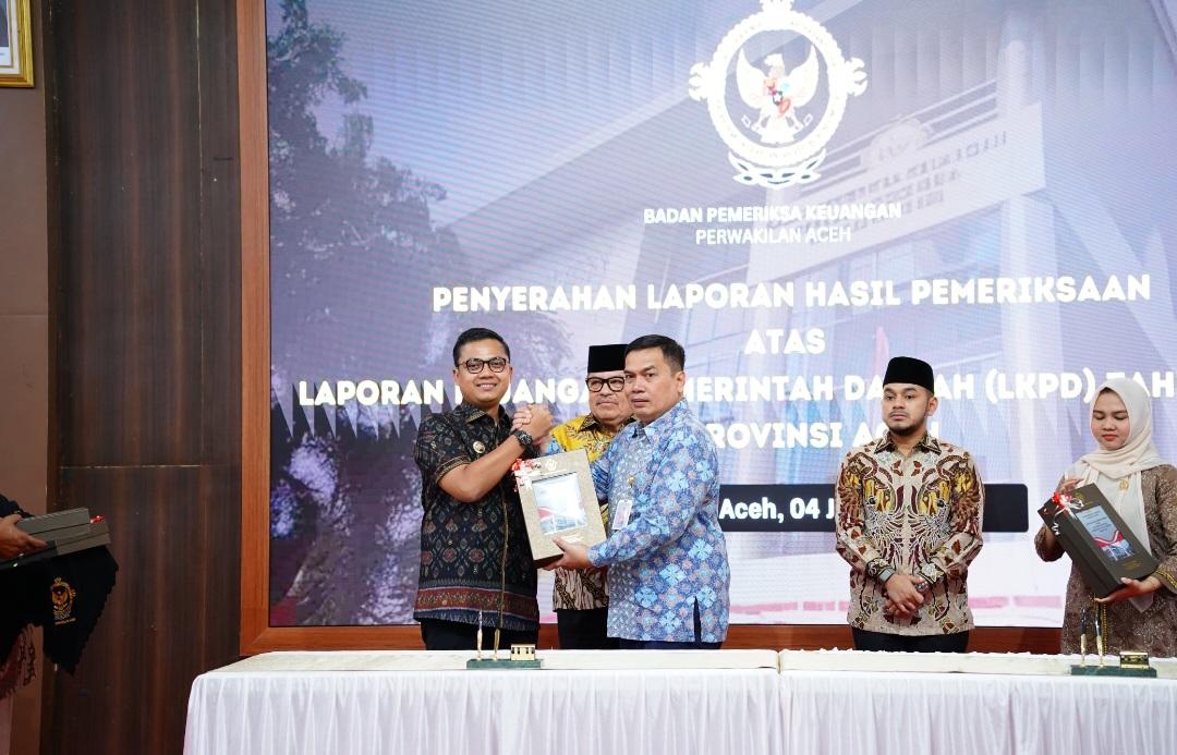 Walikota Langsa Jeffry Sentana S Putra SE bersama Ketua DPRK Langsa Melvita Sari di Kantor BPK RI Perwakilan Aceh Banda Aceh