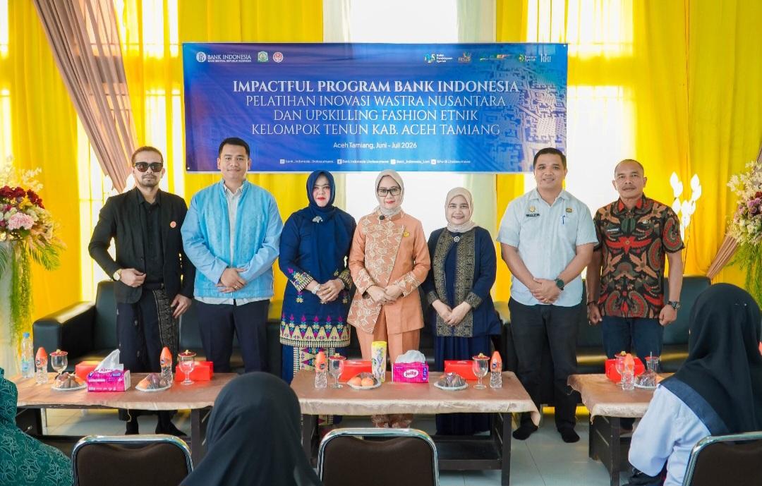 Ketua Dewan Kerajinan Nasional Daerah (Dekranasda) Kabupaten Aceh Tamiang Ny. Yuyun Armia